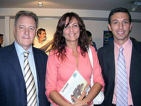 Hugo Sartor, director nacional de Promoci&oacute;n Tur&iacute;stica (izquierda), junto a Miriam Capasso, secretaria ejecutiva del Ente Patagonia Argentina y Santiago Ams&eacute;, subsecretario de Turismo de La Pampa.